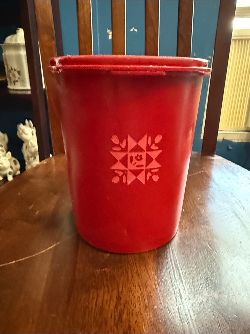 Vintage Tupperware Red Radiant Sunburst Lid